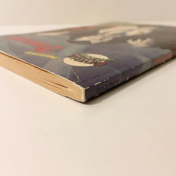 Vintage 1992 Universal Studios Monsters Presents Dracula Book Missing Poster - Picture 4 of 16